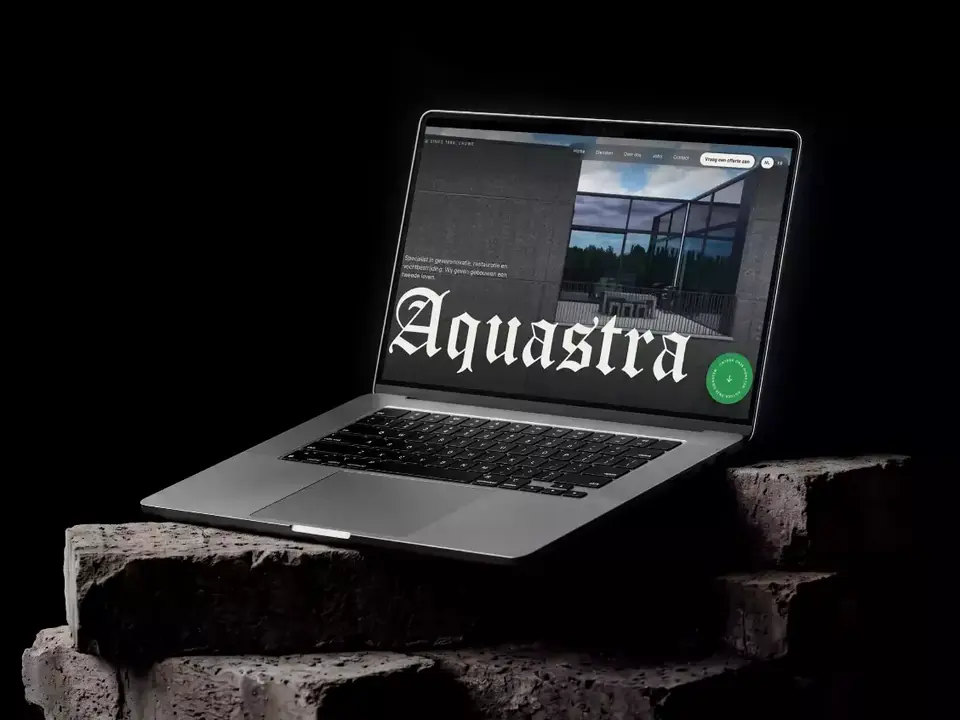 Website van Aquastra op een laptop