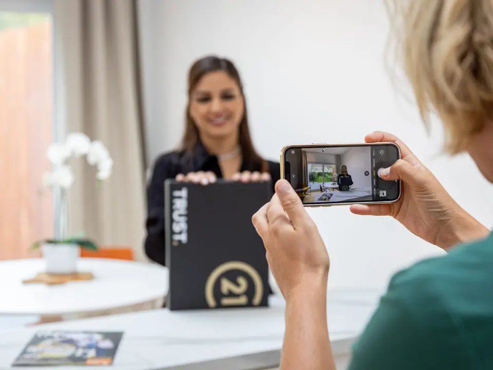 Website van Century 21 Via Plus op een smartphone