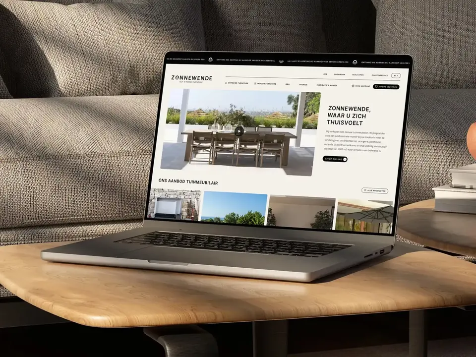 Website van Zonnewende op een laptop